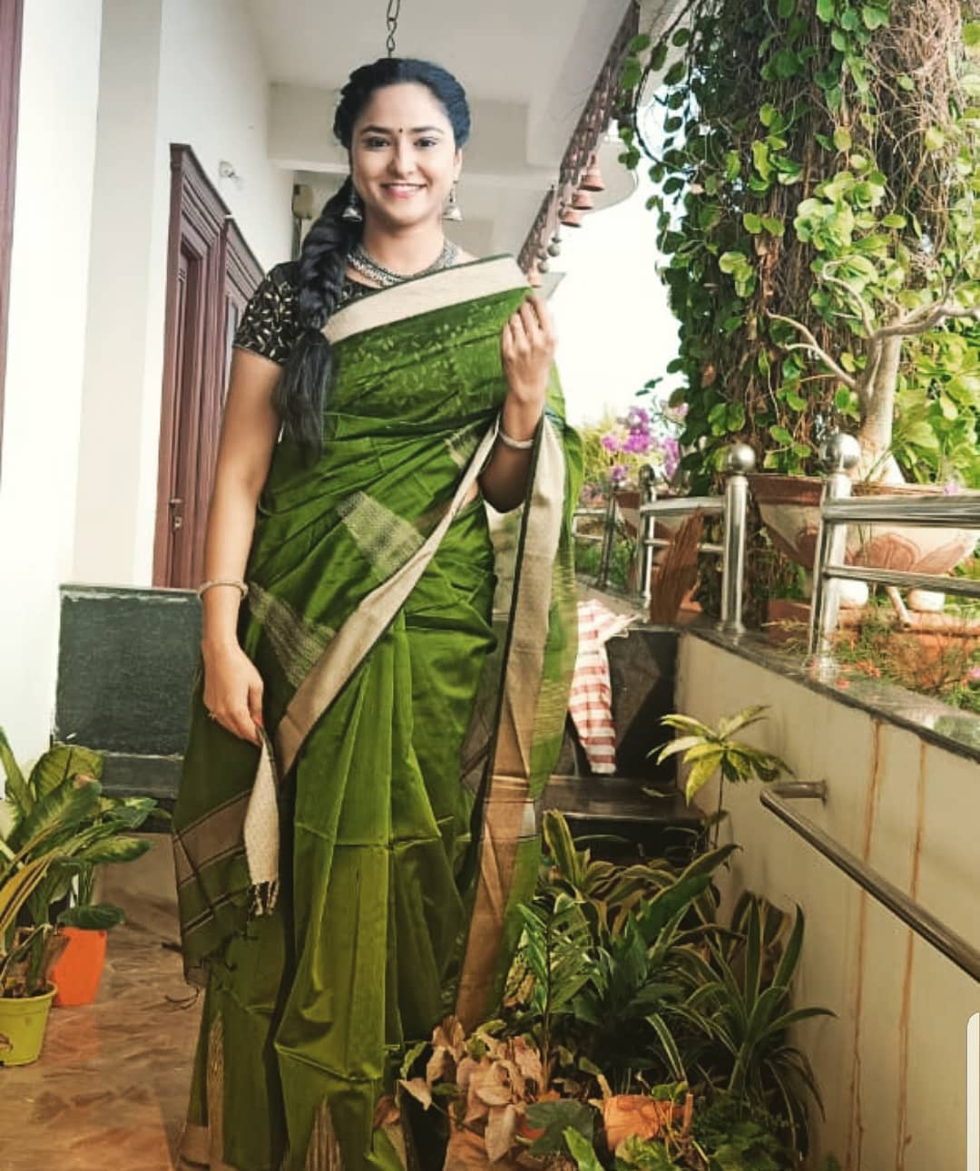 Zee Telugu Tv Anchor Kasi Annapurna In Green Saree Blouse